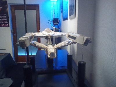 Von Hinten, man beachte die schiefen Warp Gondeln.